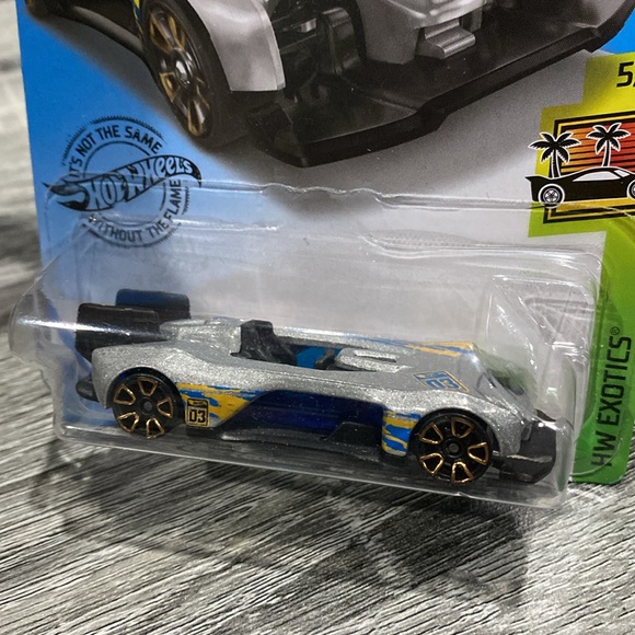 Hot Wheels | Exotics #5/10: Electro Silhouette - 1:64 Scale Die Cast - Picture 7 of 11